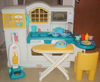 Kitchen on Little Tikes Vintage Country Kitchen  Vacuum  Food   Dishes Ships 4