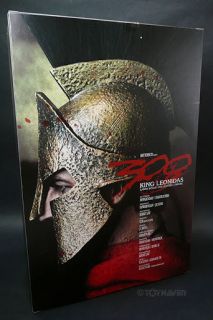 the box reveals its contents   King Leonidas and all his accessories
