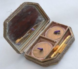 Antique French Lace Makeup Box Compact Powder Rouge Lipstick Applied