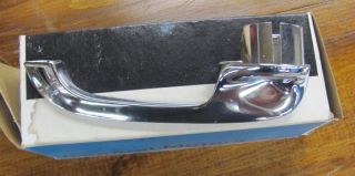 You are bidding on an NOS 1956 62 Corvette right hand door handle