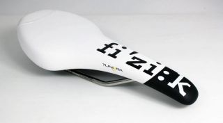 Fizik Tundra 2 MTB Saddle Kium Rails 201G White with Black Front Cover