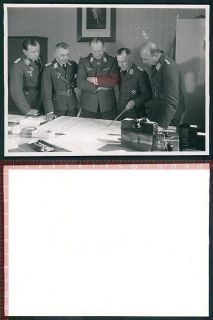 Orig. Foto Soldaten Luftwaffe Telefon Landkarte u.v.m.