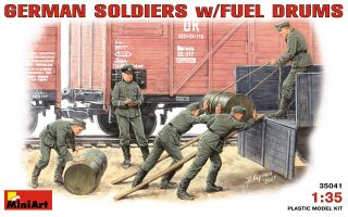 Soldaten mit Benzinfässern, MiniArt Figuren Bausatz 135, 35041