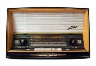 THIS IS ONE OF MY BEST TUBE RADIOS. PERFECT WORKING AND EXCELLENT