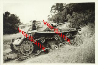 Foto WH dt.Panzer damaged german tank chain damage Balkenkreuz armored