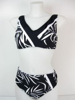 Fraulicher Schalen Bikini in schwarz/weiß Design mit eingearbeiteten