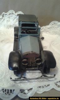 altes Auto aus Blech, Blechauto, Blechspielzeug, englisches Model