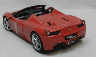 Modellauto Hot Wheels Ferrari 458 Spider 1:18 rot