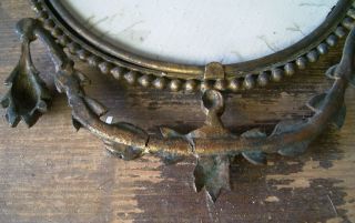antiker Spiegel oval mit filigraner Verzierung 19. Jh *