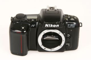 Nikon F 601 Quartz Date, analoge KB SLR Kamera mit Nikon AF Bajonett