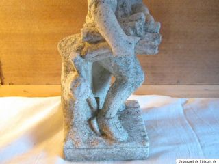 Steinfigur Skulptur Junge mit Holz Mann mit Patina 49,5cm