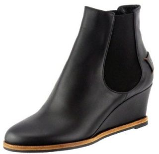  Fendi Cathy Leather Wedge Short Boots   Black   39.5 Shoes
