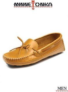 Minnetonka Moccasin Cowhide Driving Moc 946X: Shoes