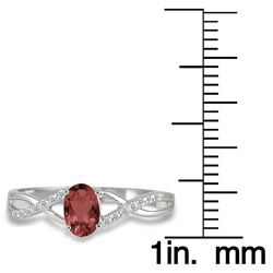 10k White Gold Garnet and 1/10ct TDW Diamond Ring (I J, I1 I2
